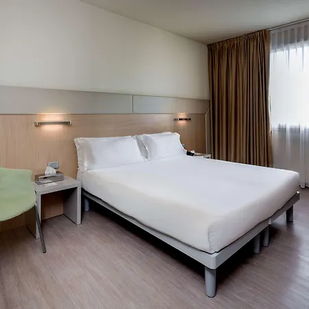 Hotell The Aries 4*