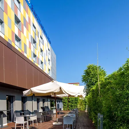 Western Aries Hotel