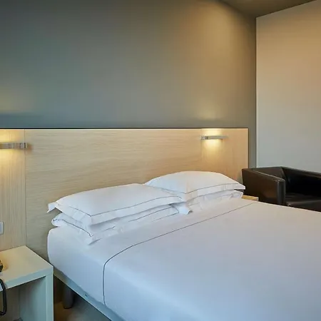 Western Aries Hotel